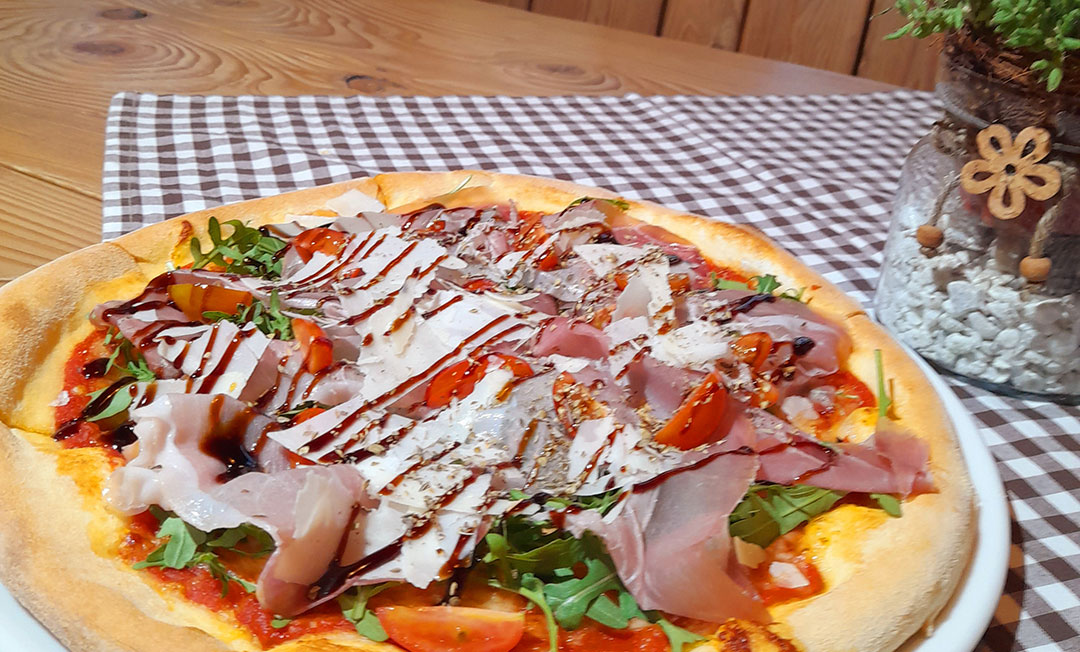 Neu bei uns: Leckere Pizza!